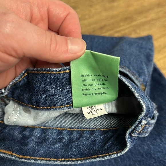 Authentic Carhartt great shape green tag designed exclusively for rental jeans - Picture 6 of 9